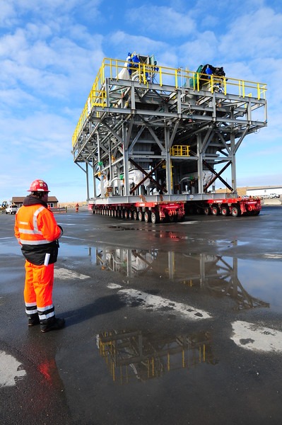Offshore module with a worker in coveralls