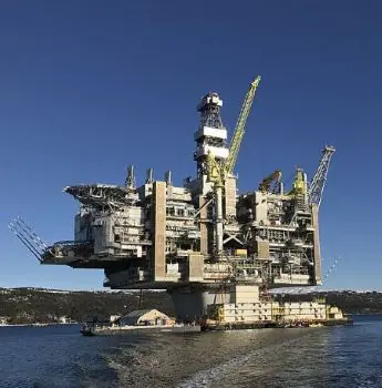 Offshore oil and gas production platform